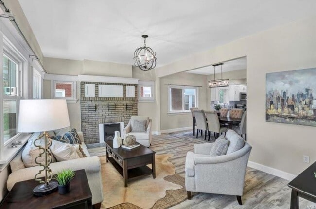 Foto del edificio - 6300 Cabanne Ave