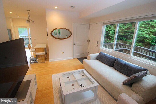 Foto del edificio - 4614 Roxbury Dr