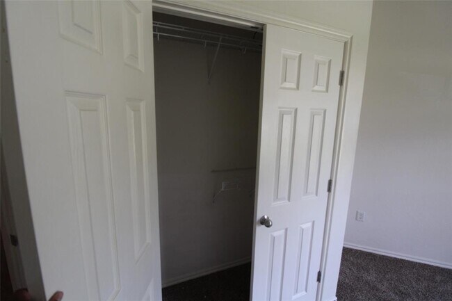 Foto del edificio - 2821 Edgemere Dr