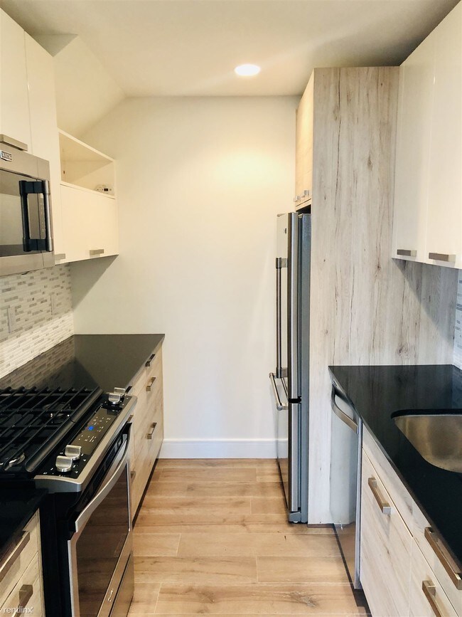 Building Photo - 2 br, 1.5 bath Apartment - 2 Elm Pl