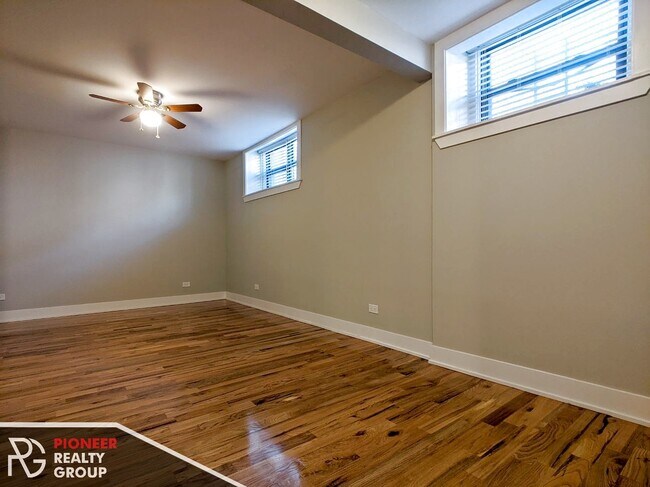 Foto del edificio - 627 W Oakdale Ave