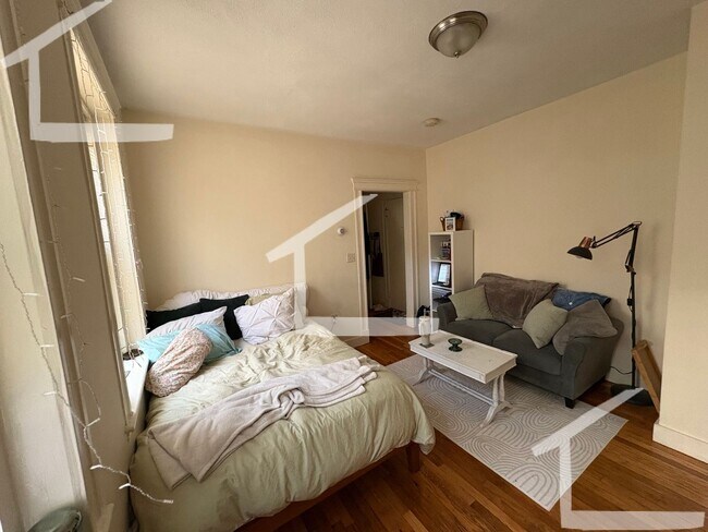 Building Photo - 9/1  No Fee! Studio condo unit with full k...
