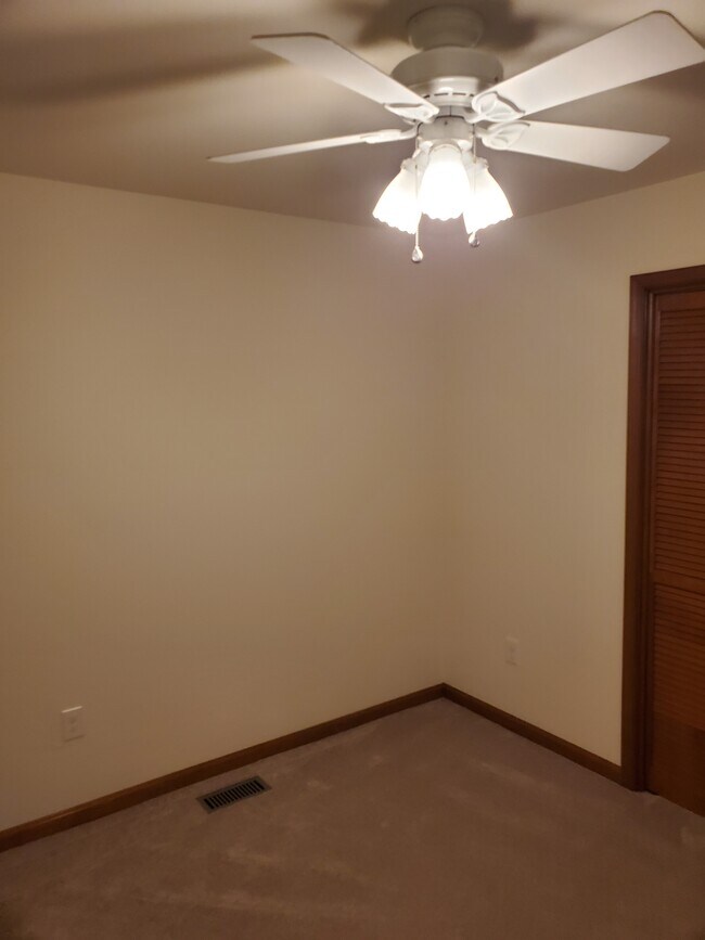 Building Photo - 409 Edwards Dr