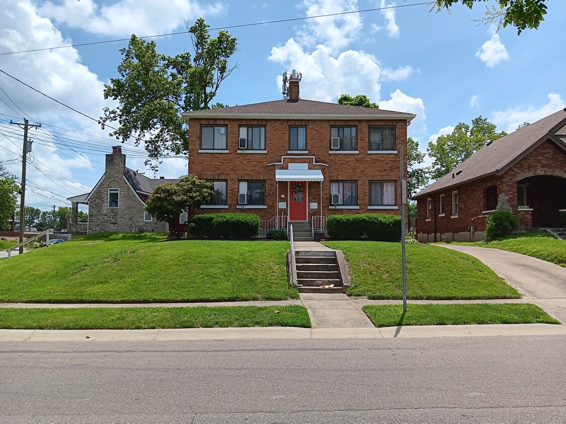 Front View-Newly Painted Canopy & Front Door - 4525 Roth Ave