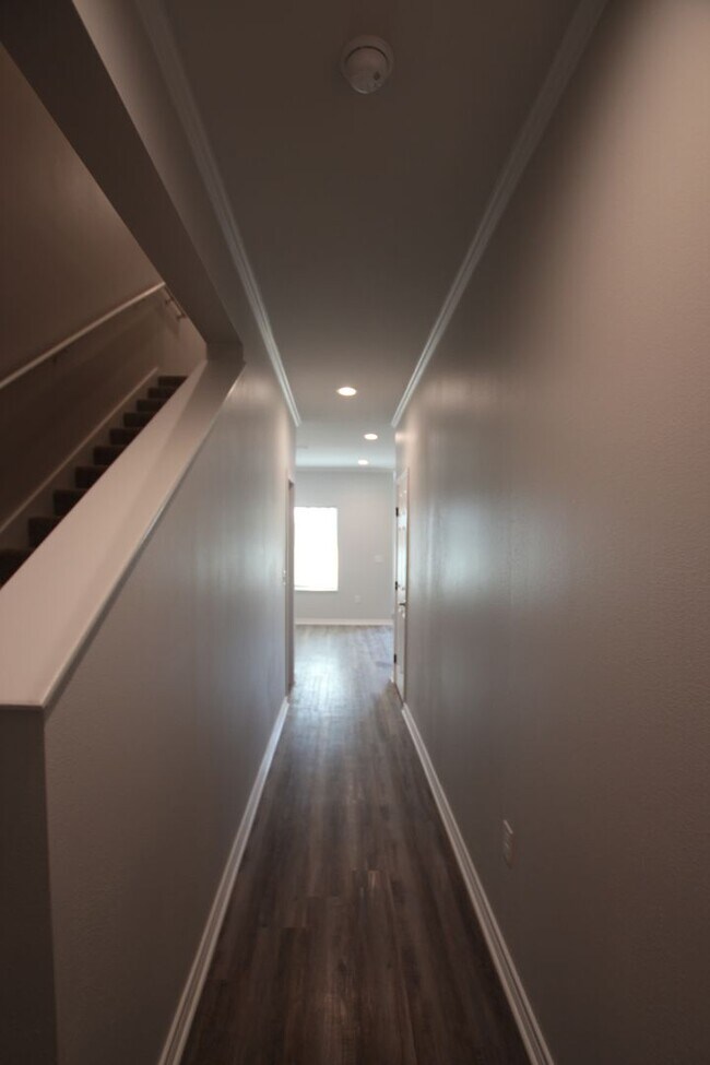 Foto del edificio - Coming Soon! Stunning 2 Bed 2.5 Bath 1 Car Garage Townhome in Tyler!