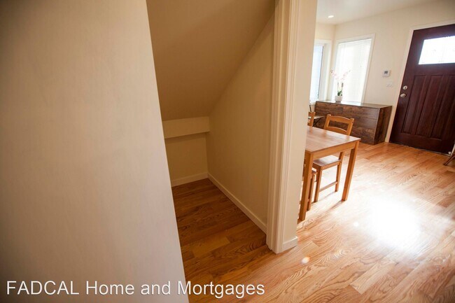 Building Photo - 212 Howth St