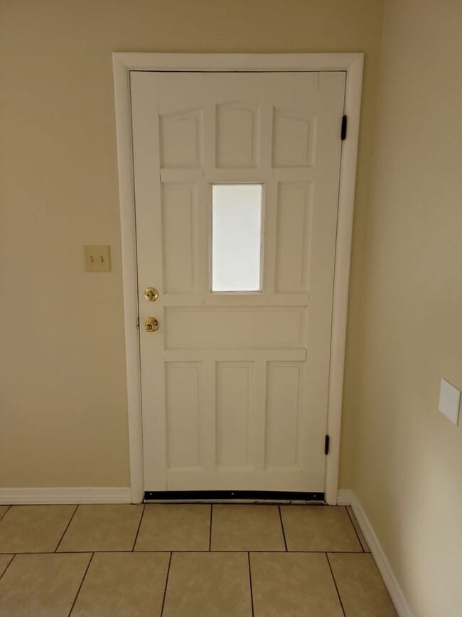 Building Photo - 3 BD 1.5 BA Ocean Springs Rental in the Go...