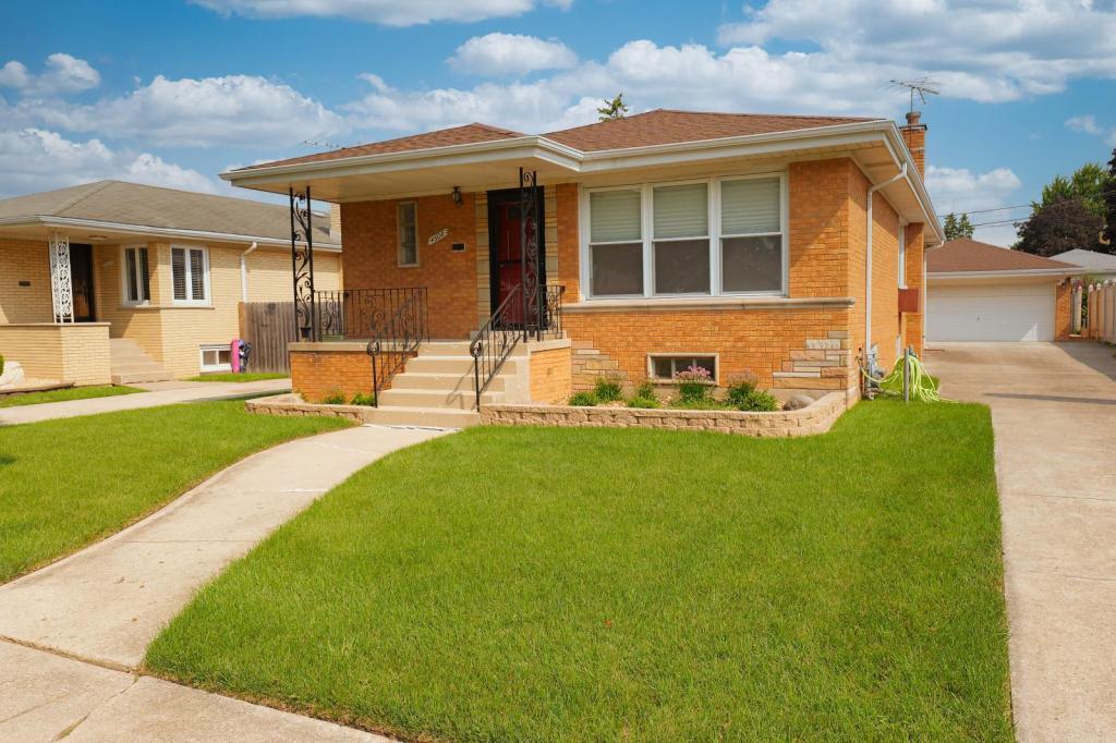 Foto principal - 4608 W 100th Pl