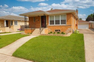Building Photo - 4608 W 100th Pl