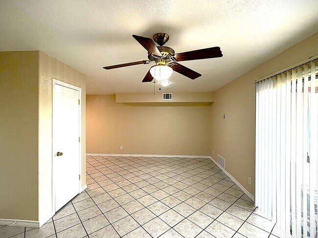 Building Photo - 2302 Wales Cir