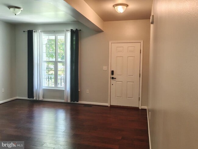 Building Photo - 2913 Lakeview Pkwy