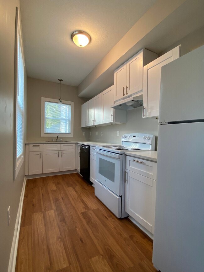 updated kitchen & new appliances - 2620 14th Ave S
