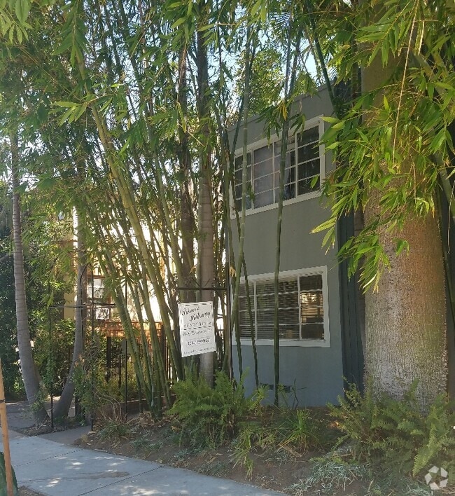 Building Photo - 8616 Holloway Dr
