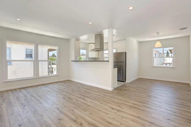 Building Photo - 8533 Cashio St