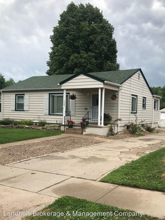 Primary Photo - 3 br, 1.5 bath House - 1025 Farragut Ave