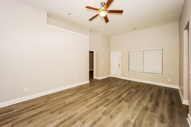 Foto del edificio - 4890 Summersun Dr