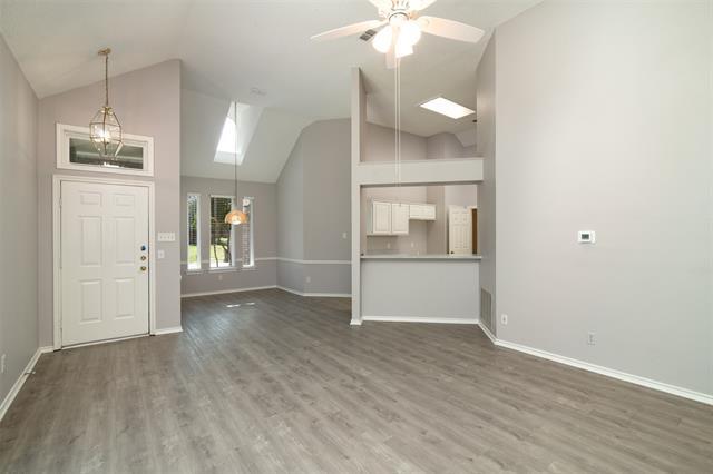 Foto del edificio - 1329 Maywood Ct