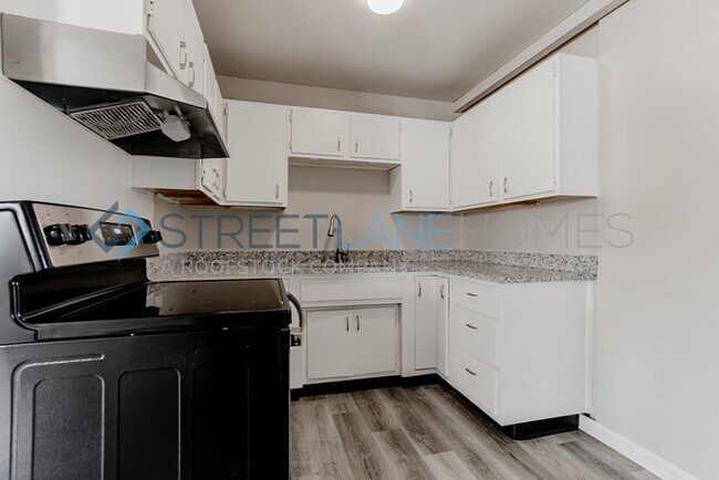 Foto del edificio - NOW OFFERING HALF OFF THE FIRST FULL MONTH...