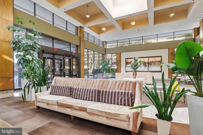 Building Photo - 3709 S George Mason Dr