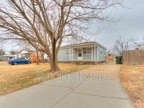 Building Photo - 630 Villa Dr