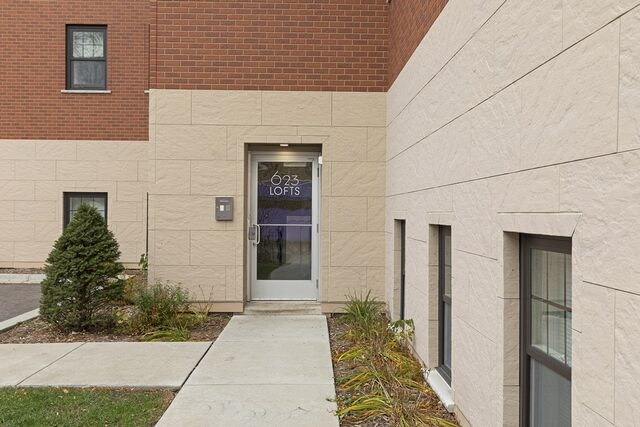 Building Photo - 623 Laurel Ave