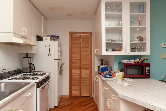 Foto del edificio - 1307 N Greenview Ave