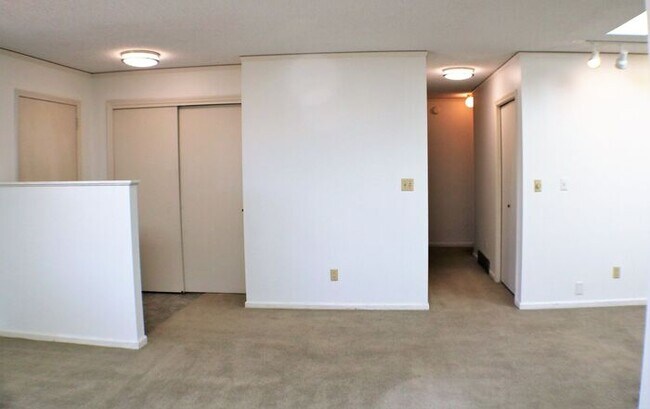 Building Photo - $2,300 | 3 Bedroom, 3 Bathroom House | No ...