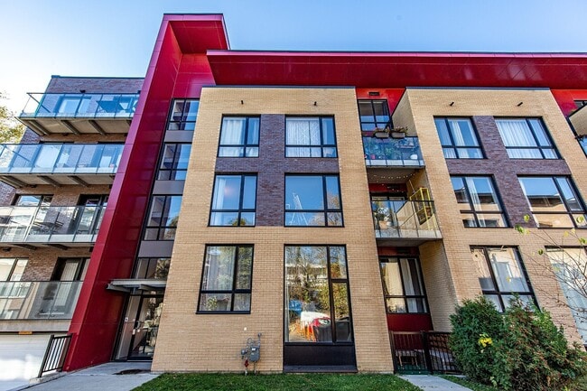 Building Photo - 2085 Av. Papineau