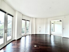 Building Photo - 2303 Mid Ln