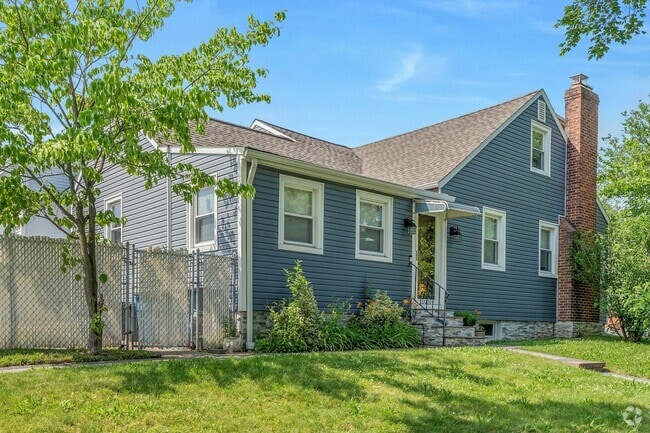 Building Photo - 44 E Spring Valley Ave