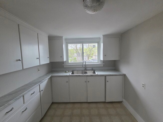 Updated kitchen - 709 Marshall St