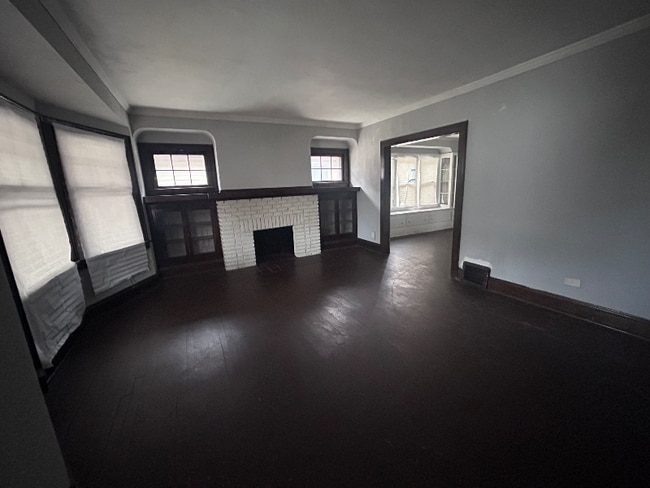 Building Photo - 977 E 128th St