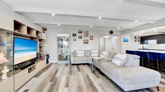 Foto del edificio - 955 Dotterel Rd