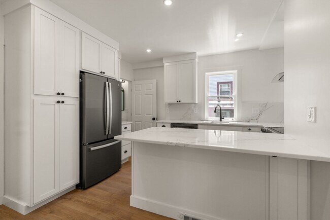 Building Photo - 31 Wardwell Ave
