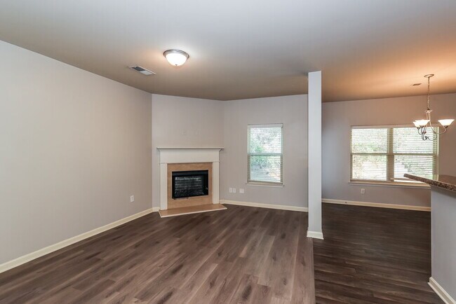 Foto del edificio - 260 Stillwood Dr