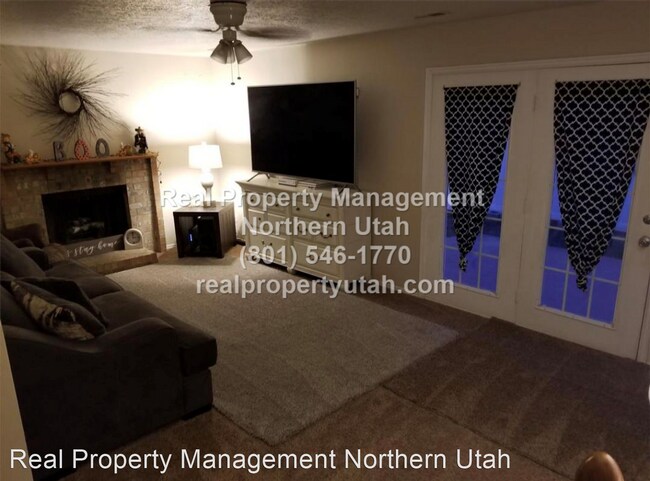 Foto del edificio - 4 br, 3 bath House - 584 N. 1360 W.