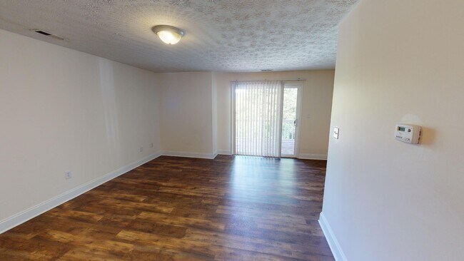 Building Photo - 7100 Country Club Dr