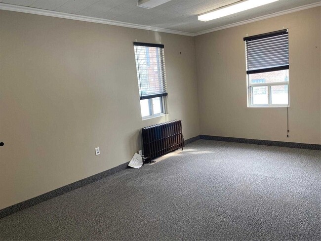 Building Photo - 1641 Victoria Park Av