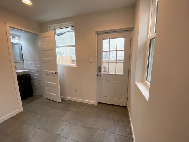 Building Photo - Remodeled Home - Fishtown