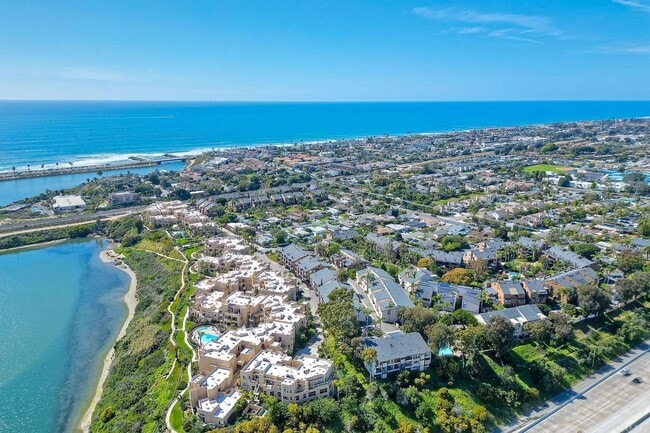 Building Photo - Resort Style 2 Bed 2 1/2 Bath Condo Oasis ...