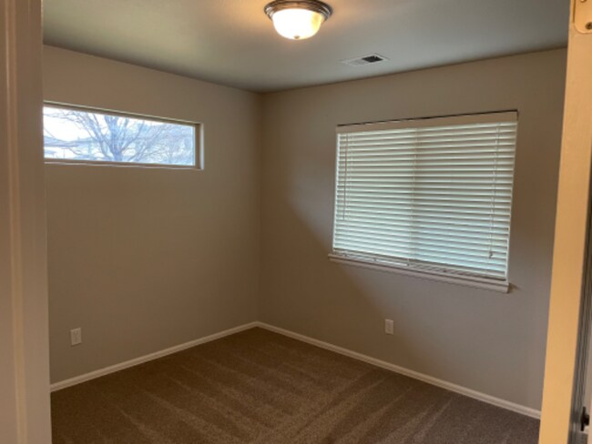 Building Photo - 2465 1/2 Theresa Ln