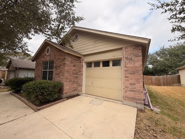 Building Photo - CUTE ONE STORY - 3 BEDROOM / 2 BATH HOME W...