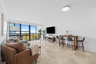 Building Photo - 600 NE 36th St