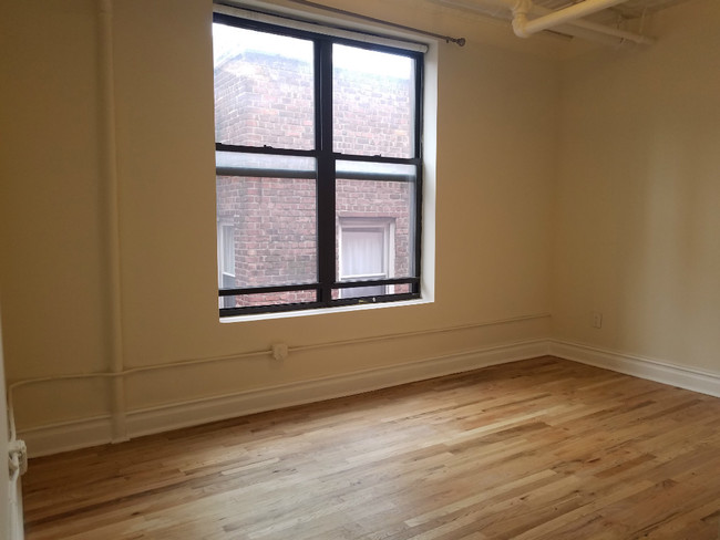 Building Photo - 115 W 23rd St
