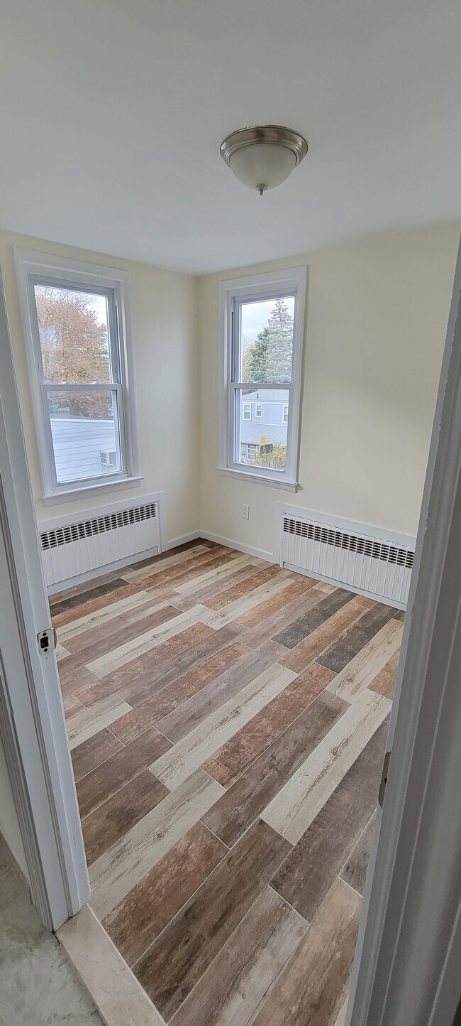 Building Photo - 173 Lockwood Ave