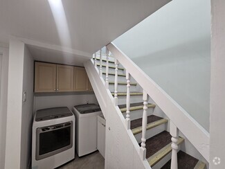 Building Photo - 47 Lupin Dr