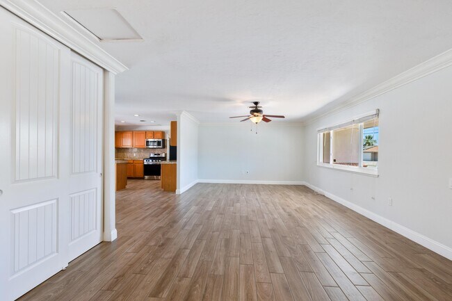 Building Photo - 77054 California Dr