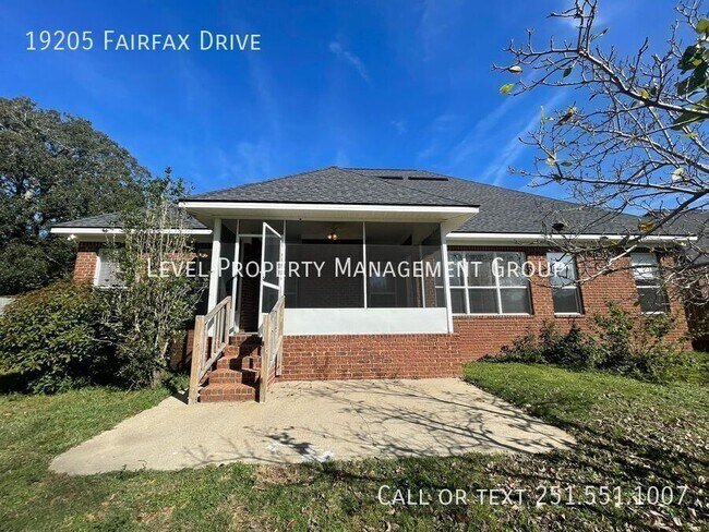 Foto del edificio - 19205 Fairfax Dr