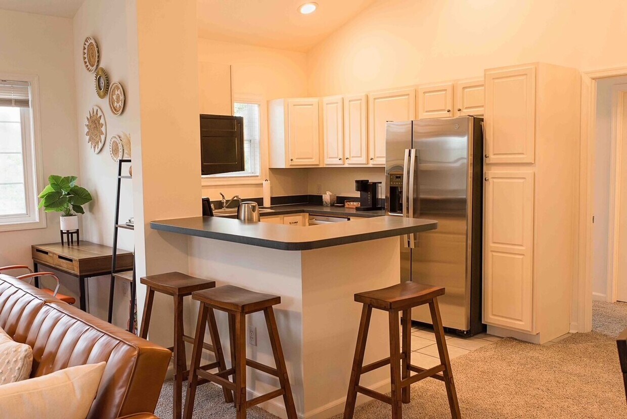 Building Photo - 2nd floor condo in Villas at Bay Crossing with one car garage and community pool!