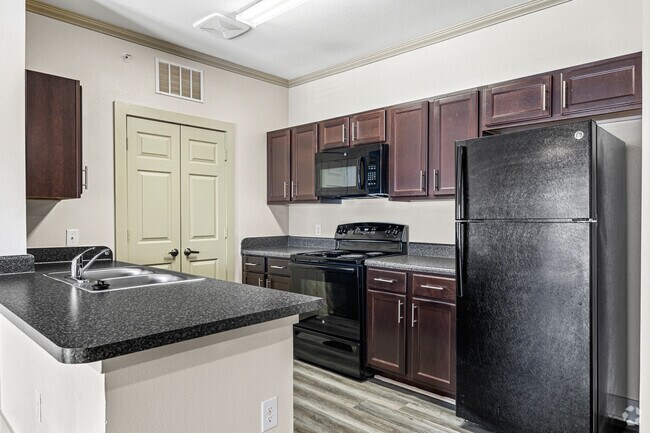 1BR, 1BA - 740SF - Kitchen - Oak Hollow